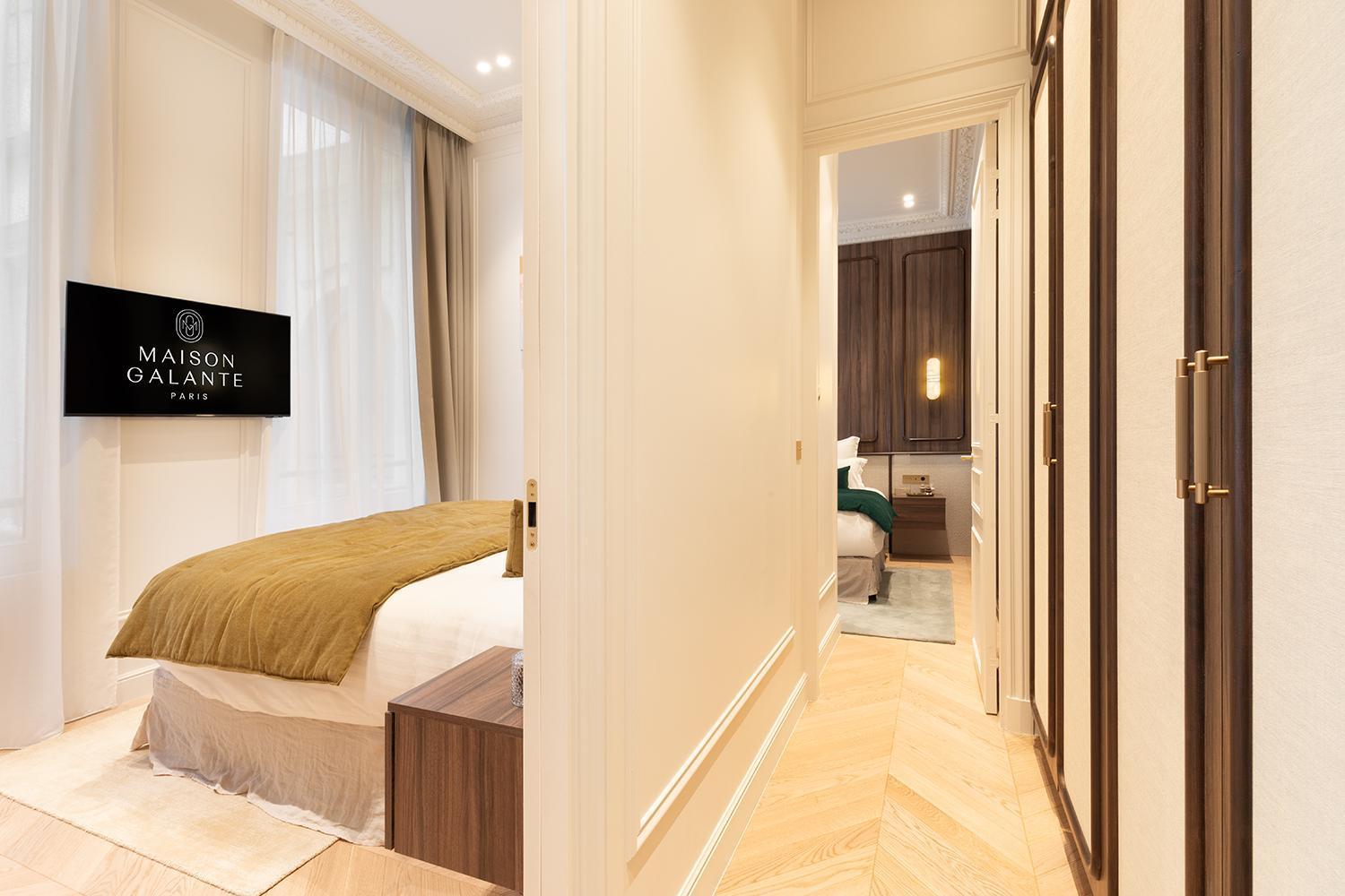Maison Galante's With Services In Louvre - Rue Des Dechargeurs * Paris