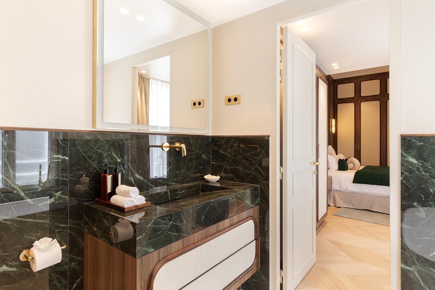 Maison Galante's With Services In Louvre - Rue Des Dechargeurs * Paris